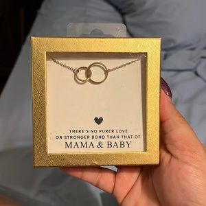 Mother & baby necklace. Gold.